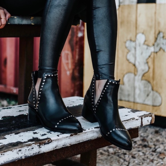 conquest bootie steve madden